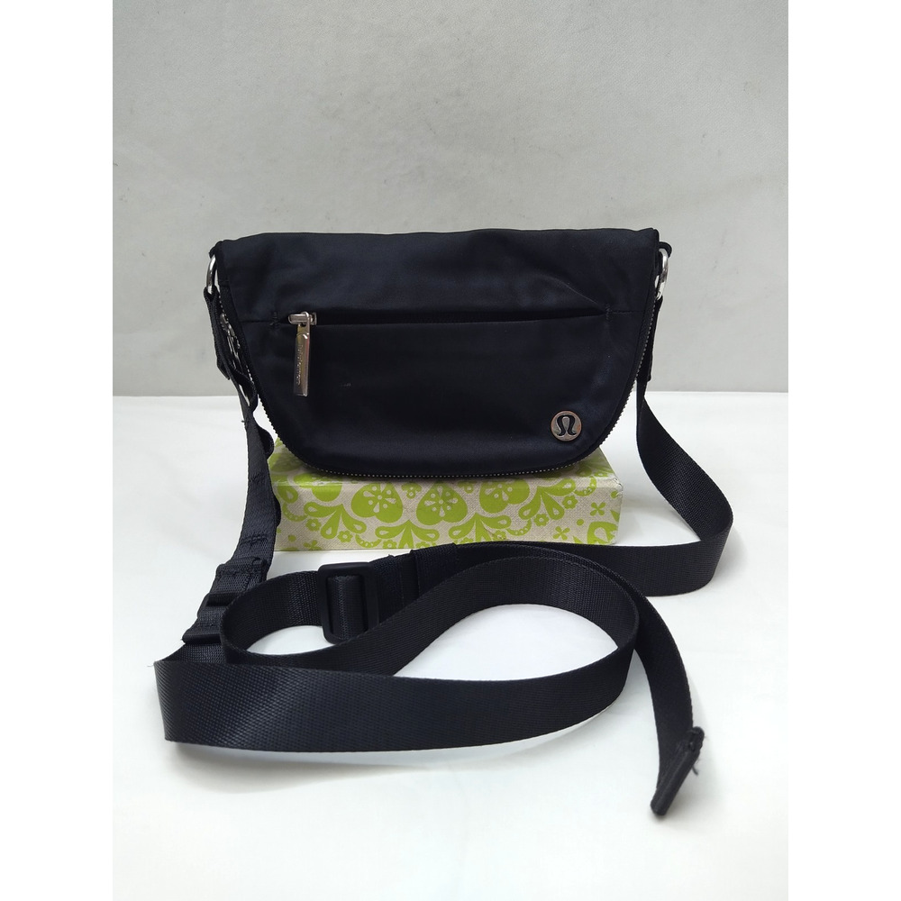 Lululemon Black Nylon Zipper Closure Crossbody Belly Bag